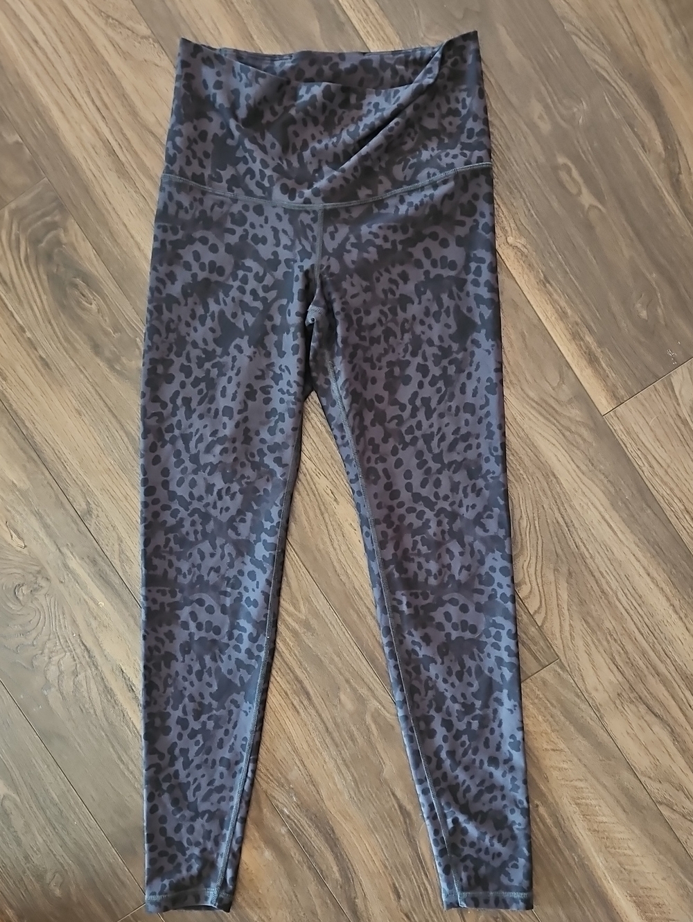Old Navy Black & Gray Leopard Print High-Waist Leggings